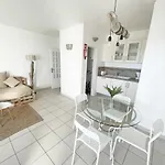 Beachfront Oura - 100m Beach, Seaview, Garage, 300m Strip Apartment Albufeira