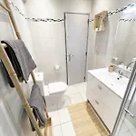 Beachfront Oura - 100m Beach, Seaview, Garage, 300m Strip Apartment Albufeira