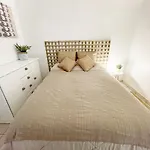 Beachfront Oura - 100m Beach, Seaview, Garage, 300m Strip *