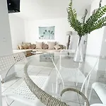 Beachfront Oura - 100m Beach, Seaview, Garage, 300m Strip *