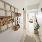 Apartment Beachfront Oura - 100m Beach, Seaview, Garage, 300m Strip *