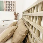 Apartment Beachfront Oura - 100m Beach, Seaview, Garage, 300m Strip *