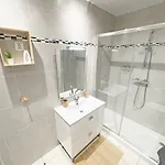 Beachfront Oura - 100m Beach, Seaview, Garage, 300m Strip Apartment Albufeira