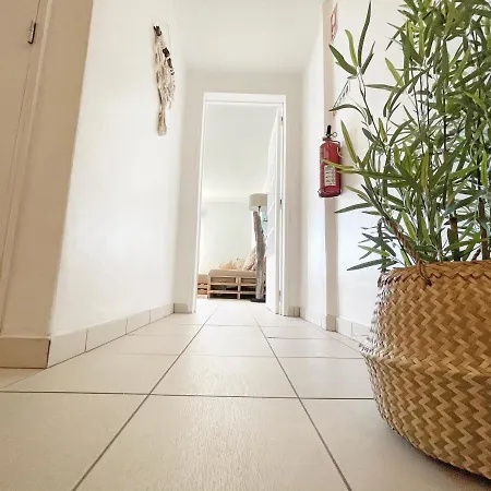 Apartamento Beachfront Oura - 100m Beach, Seaview, Garage, 300m Strip