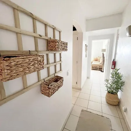 Apartamento Beachfront Oura - 100m Beach, Seaview, Garage, 300m Strip *