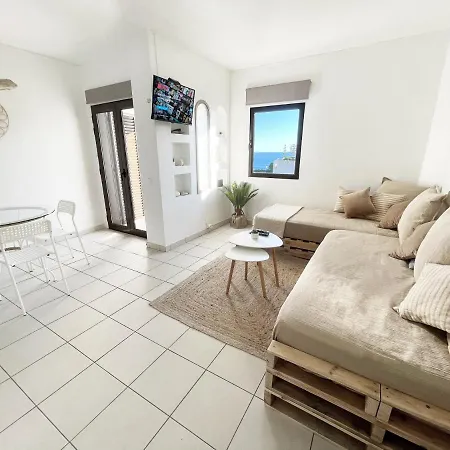 Beachfront Oura - 100m Beach, Seaview, Garage, 300m Strip *