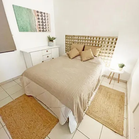 Beachfront Oura - 100m Beach, Seaview, Garage, 300m Strip * 阿尔布费拉