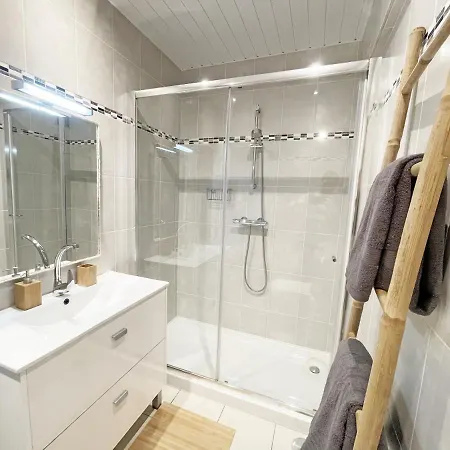 Beachfront Oura - 100m Beach, Seaview, Garage, 300m Strip Apartman