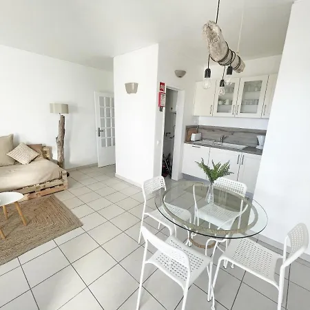 Beachfront Oura - 100m Beach, Seaview, Garage, 300m Strip Apartment Albufeira