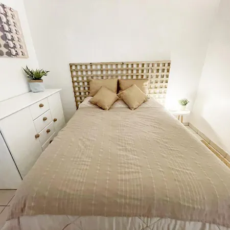 Beachfront Oura - 100m Beach, Seaview, Garage, 300m Strip *