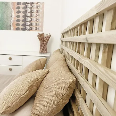 公寓 Beachfront Oura - 100m Beach, Seaview, Garage, 300m Strip *