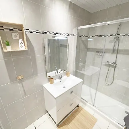 Beachfront Oura - 100m Beach, Seaview, Garage, 300m Strip Apartman Albufeira