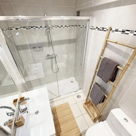 Beachfront Oura - 100m Beach, Seaview, Garage, 300m Strip Apartman