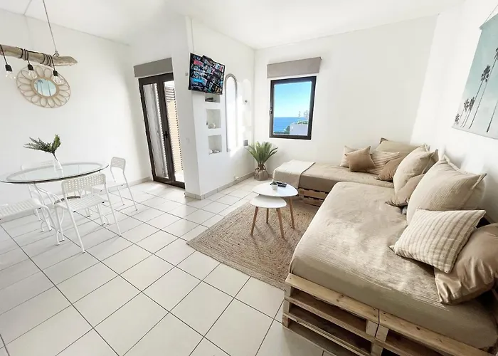 Beachfront Oura - 100m Beach, Seaview, Garage, 300m Strip *