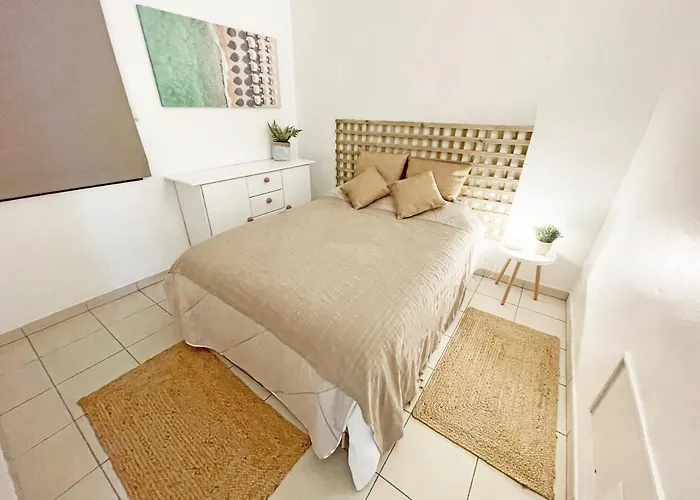 Beachfront Oura - 100m Beach, Seaview, Garage, 300m Strip * Албуфейра