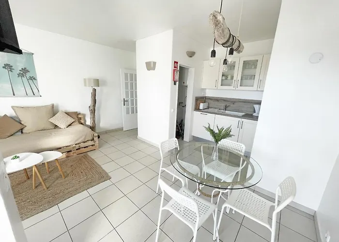 Beachfront Oura - 100m Beach, Seaview, Garage, 300m Strip Апартаменты Албуфейра