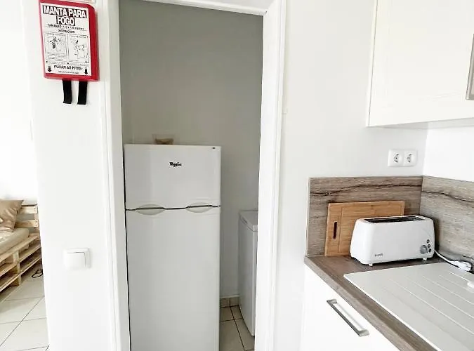 Апартаменты Beachfront Oura - 100m Beach, Seaview, Garage, 300m Strip Албуфейра