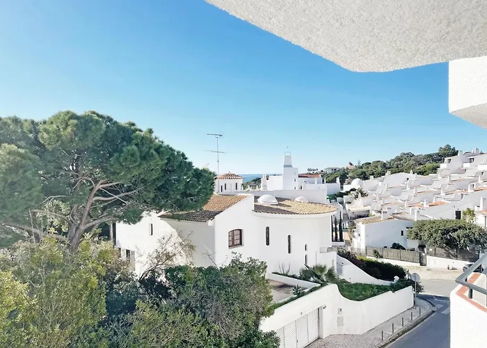 Апартаменты Beachfront Oura - 100m Beach, Seaview, Garage, 300m Strip