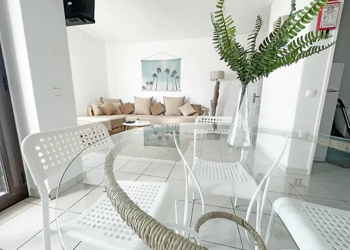 Beachfront Oura - 100m Beach, Seaview, Garage, 300m Strip *