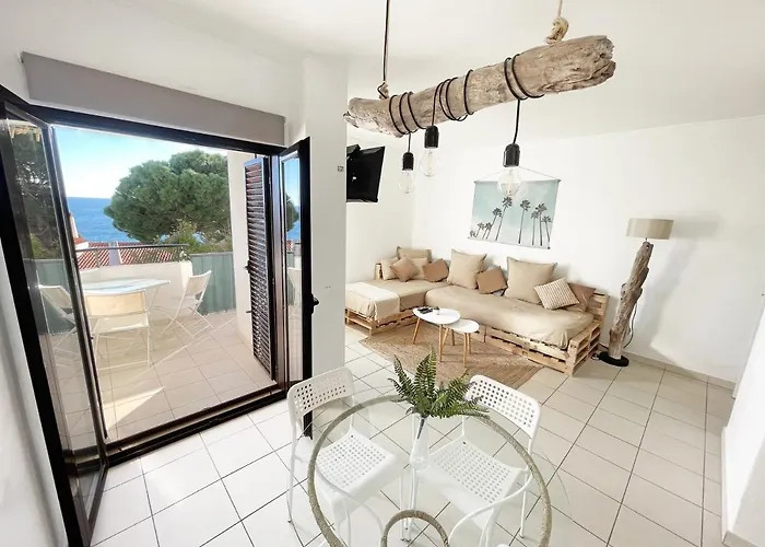 Beachfront Oura - 100m Beach, Seaview, Garage, 300m Strip * Албуфейра