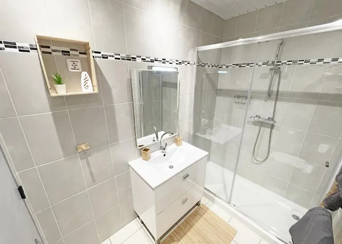 Beachfront Oura - 100m Beach, Seaview, Garage, 300m Strip Апартаменты Албуфейра