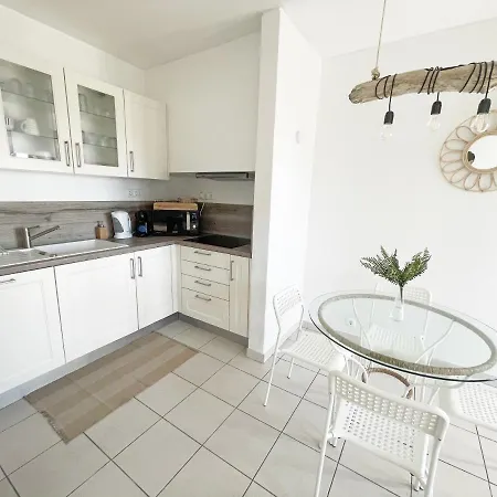Appartamento Beachfront Oura - 100m Beach, Seaview, Garage, 300m Strip *