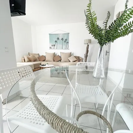 Beachfront Oura - 100m Beach, Seaview, Garage, 300m Strip *