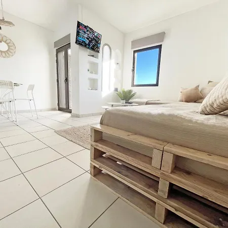 Apartamento Beachfront Oura - 100m Beach, Seaview, Garage, 300m Strip